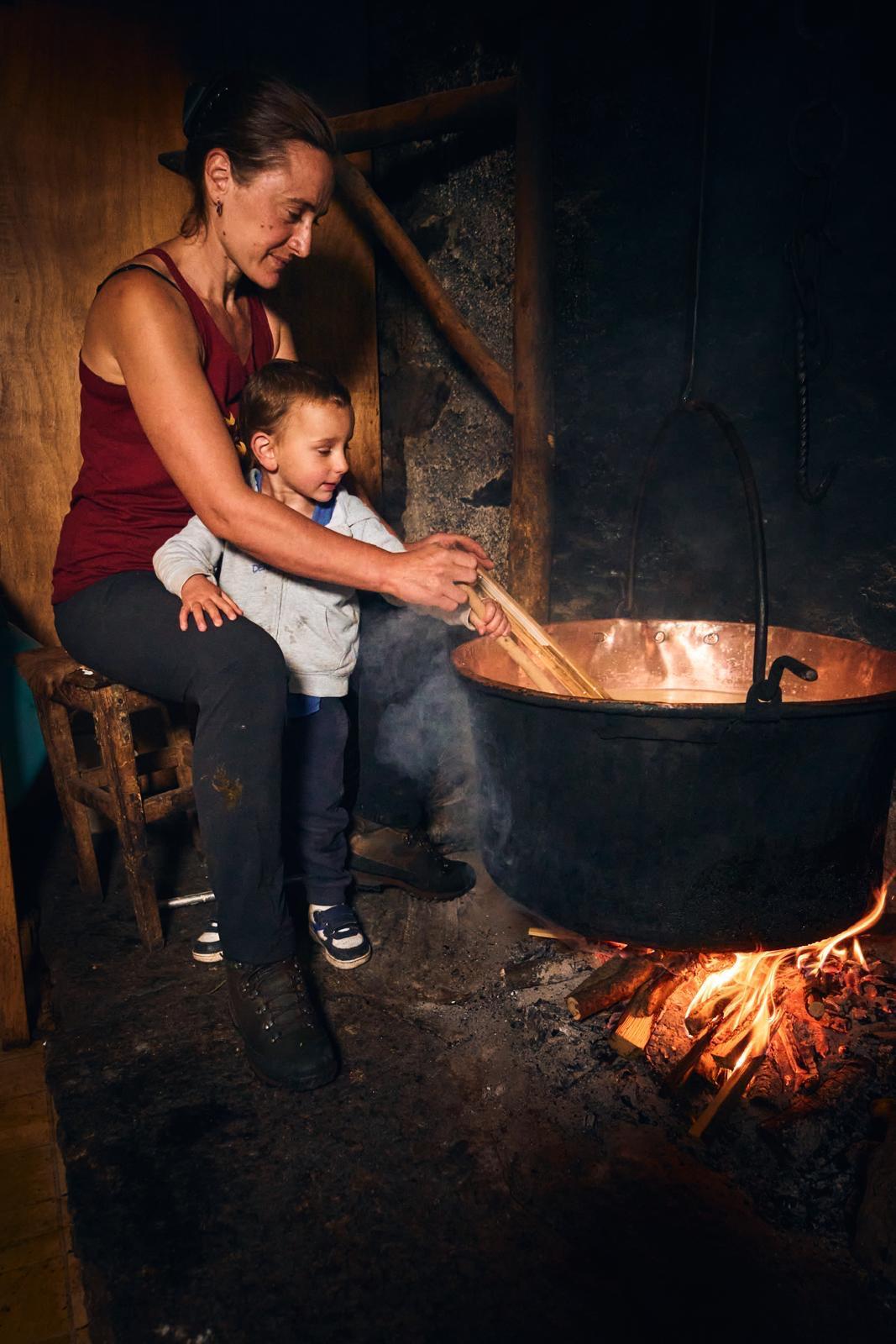 Esperienza tradizionale intorno al fuoco