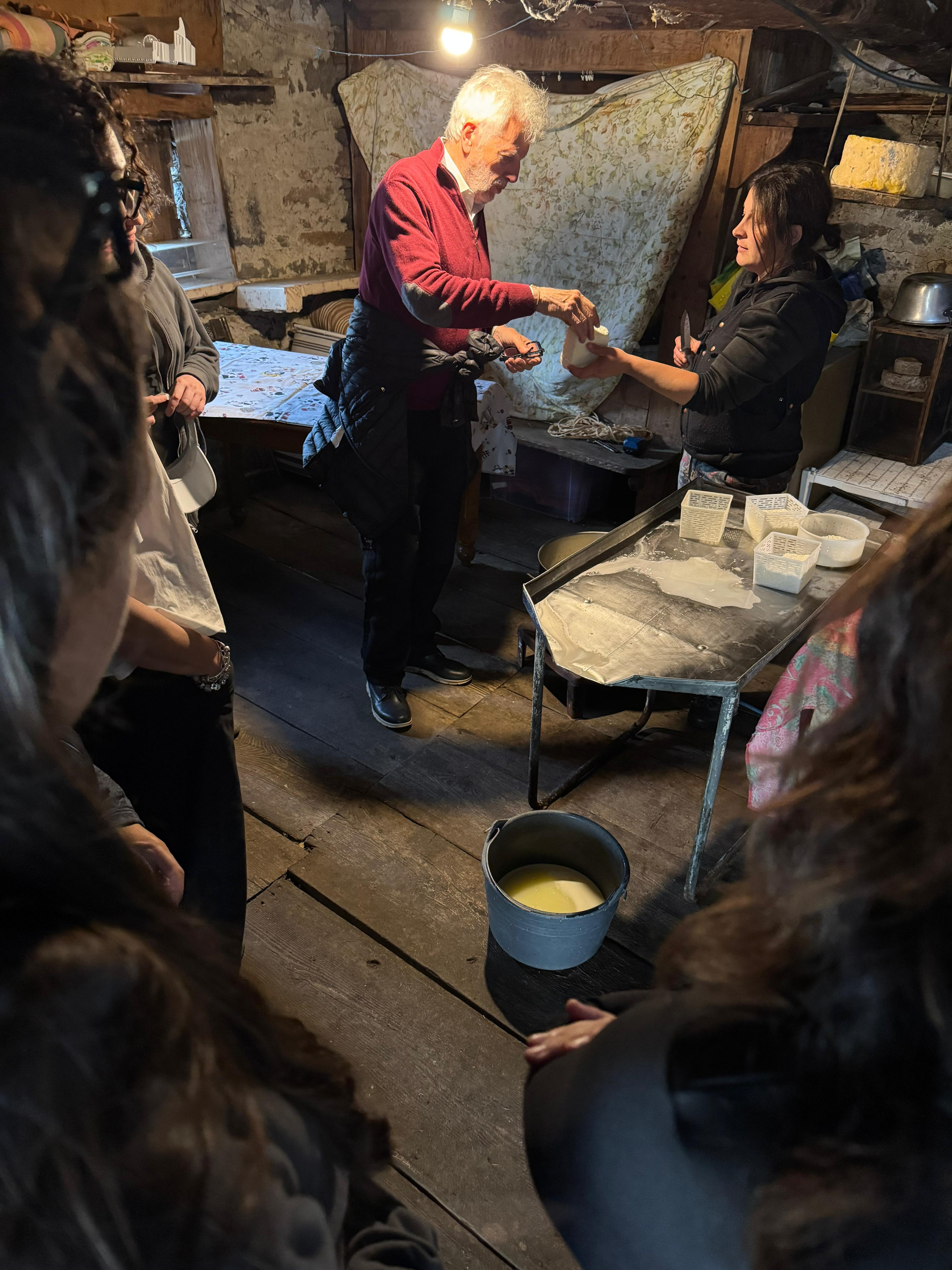 Dimostrazione di produzione del formaggio