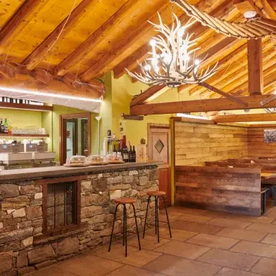 Gli spazi interni di Alpen Stop