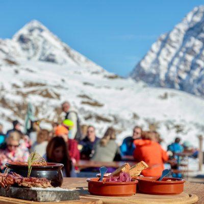 Pranzo sulla terrazza innevata